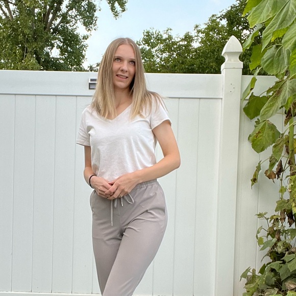 Isabella - Picture 3 of 4